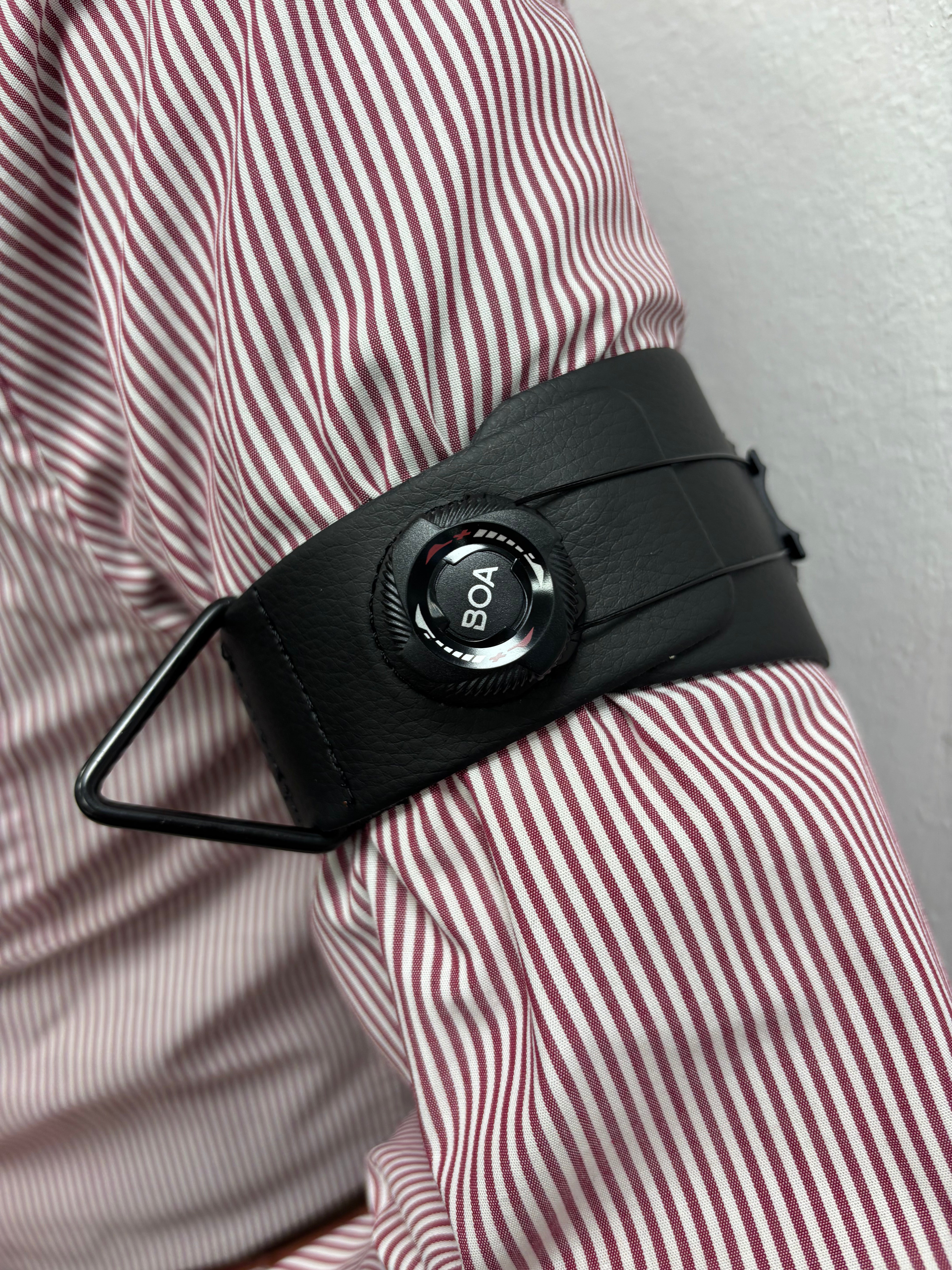 Arm sling with BOA closure