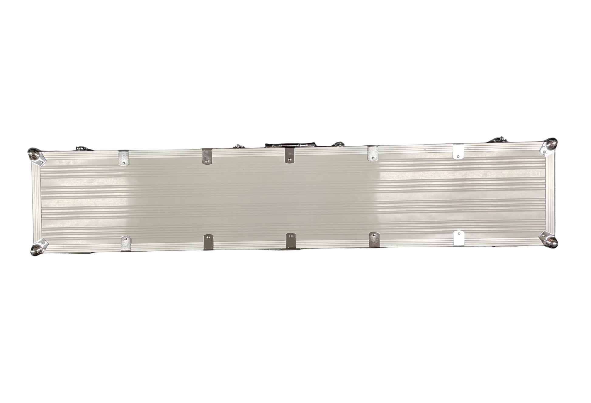 Alumiininen aselaukku ulkoa