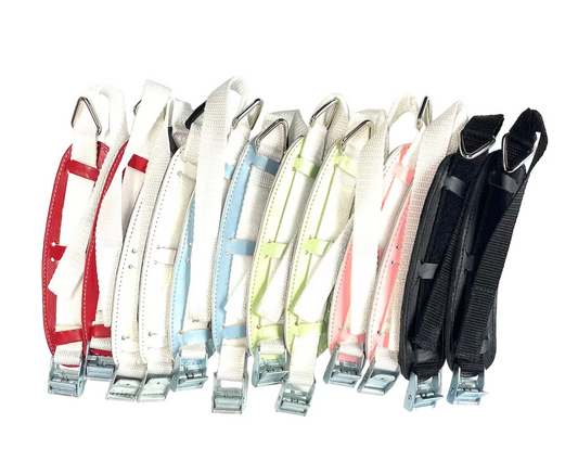 SDA käsivarsiremmit rivissä monessa värissä