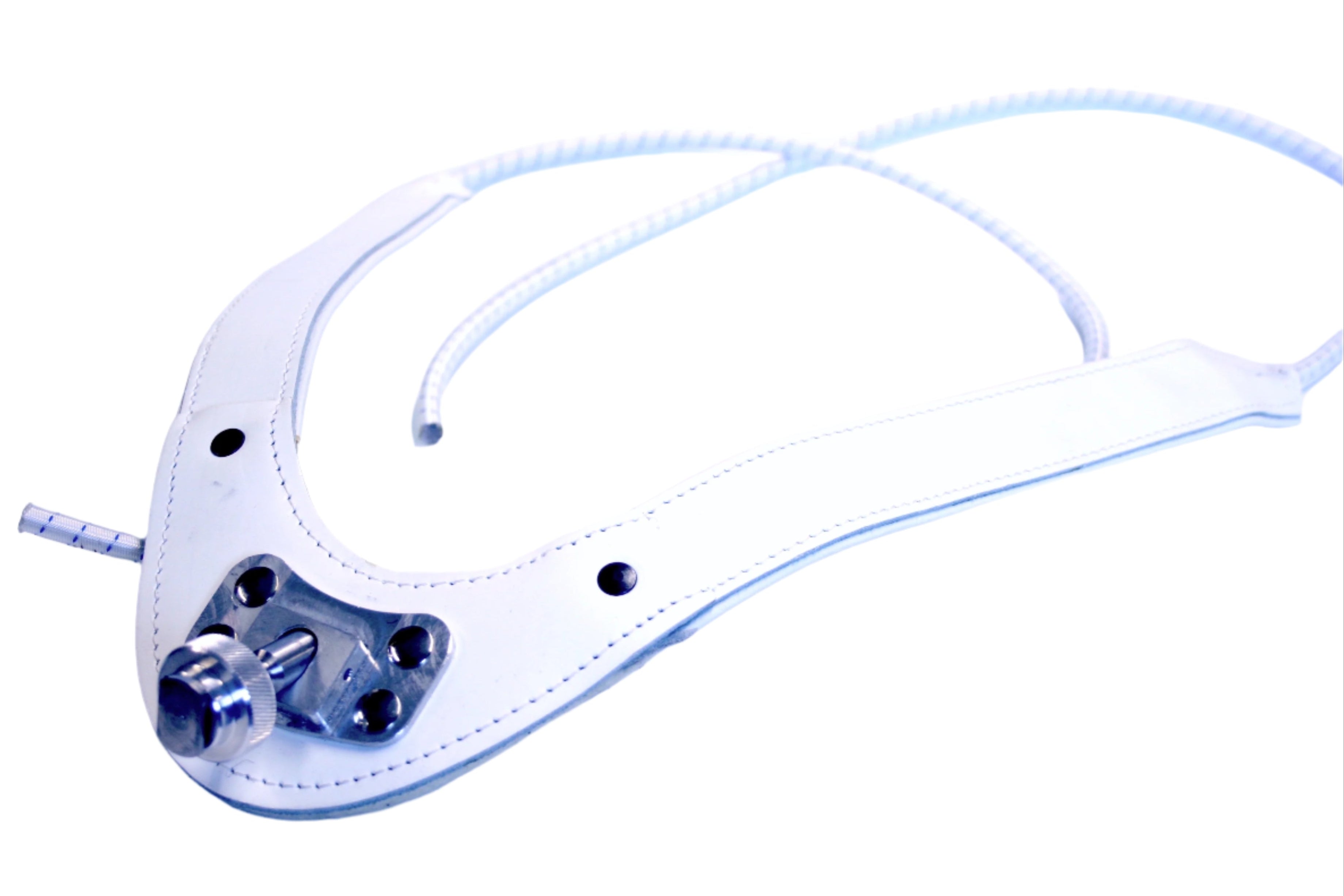 Nahkainen aseenkantovaljas valkoisena